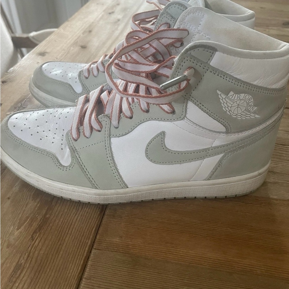 Air Jordan 1 Retro OG High Seafoam Women's Sneakers Sz. 9.5